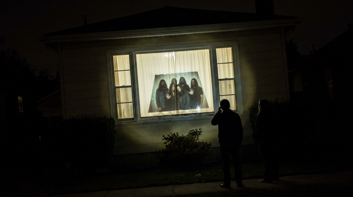 Nightmare Projector window effect from outside the house